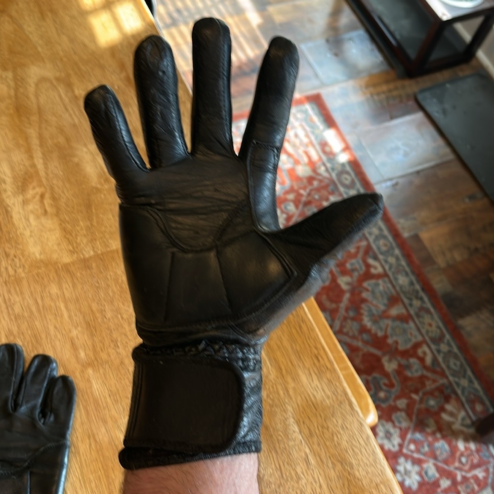 Black Men's Gloves - Picture 5 of 10